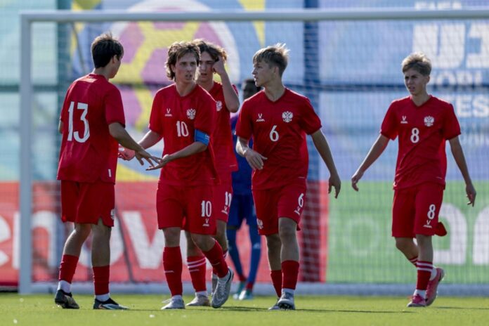 Россия U-15 разгромила Камерун 9:2 и вышла в полуфинал фестиваля ФИФА Россия U-15 разгромила Камерун 9:2 и вышла в полуфинал фестиваля ФИФА