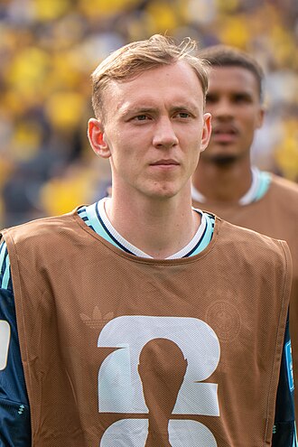 Максимилиан Байер, футболист, родился 17 октября 2002